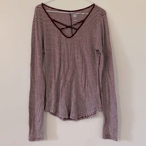 SO womens pullover top. Size L.